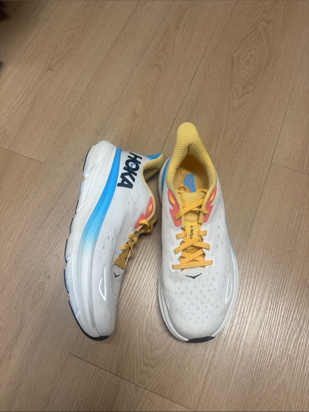 Women Clifton 9 Hoka size 7.5
